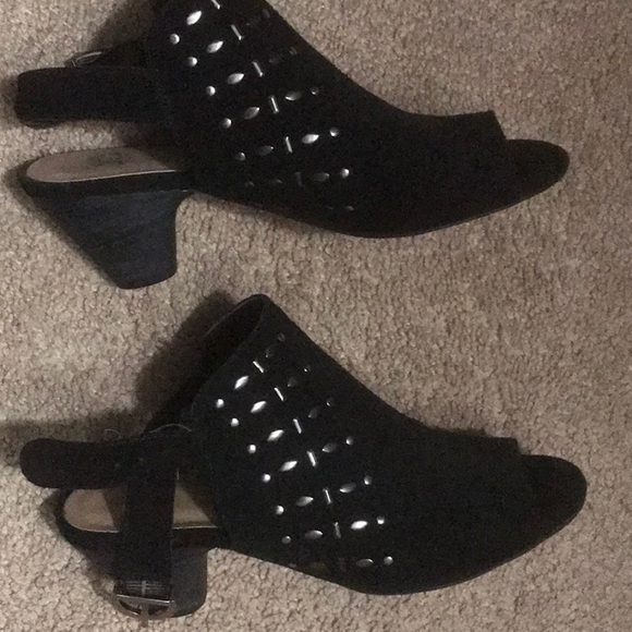 Beautiful peep toe sandals - Picture 1 of 5